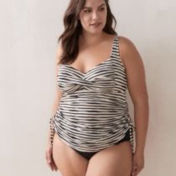 Pinup Glam! Underwire Tankini Top With Twisted Front in 5X - Picture 1 of 7